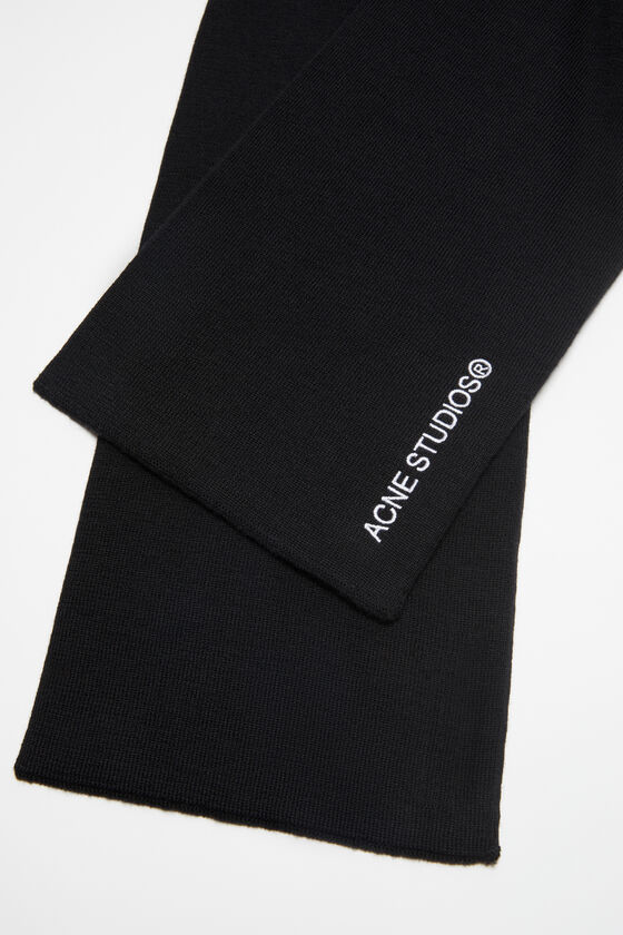 (image for) Robust Logo embroidered scarf